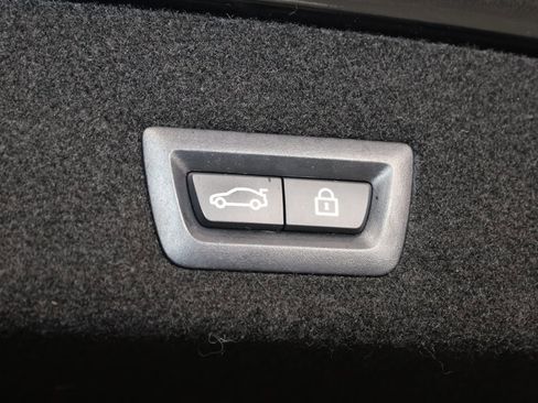 Used 2022 BMW 750i xDrive w/ Luxury Rear Seating Package image 70