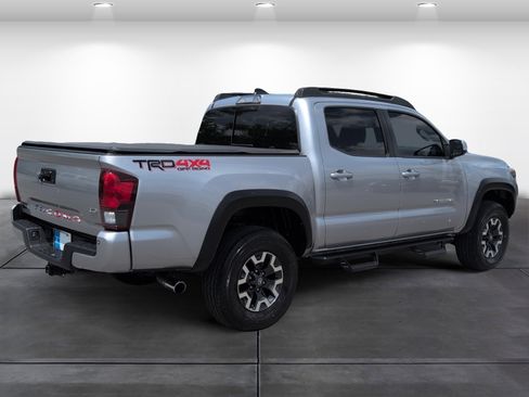 Used 2019 Toyota Tacoma TRD Off-Road AWD/4WD image 5