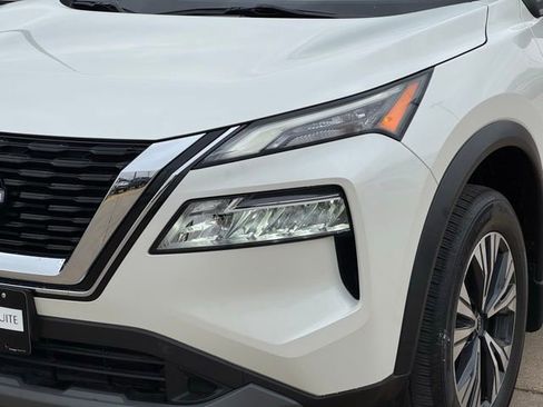 Used 2023 Nissan Rogue SV image 9