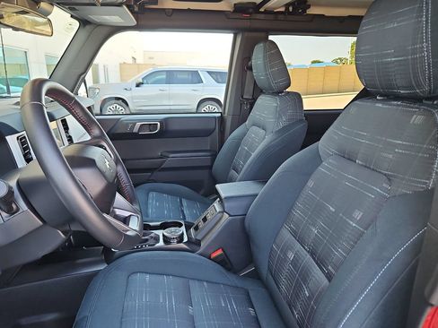 Used 2025 Ford Bronco Heritage Edition AWD/4WD image 9