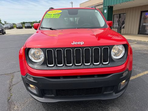 Used 2017 Jeep Renegade Latitude w/ Cold Weather Group FWD image 8