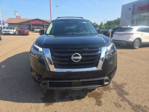 New 2025 Nissan Pathfinder SV image 2