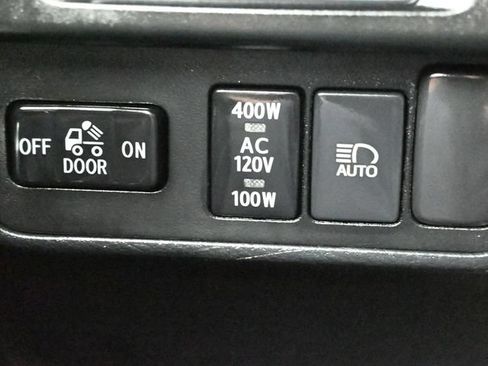 Used 2019 Toyota Tacoma TRD Sport AWD/4WD image 19
