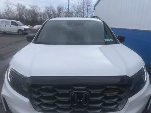 Used 2023 Honda Passport TrailSport image 3