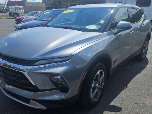 Used 2024 Chevrolet Blazer LT FWD image 2