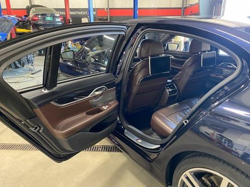 Used 2018 BMW 750i xDrive AWD/4WD image 13