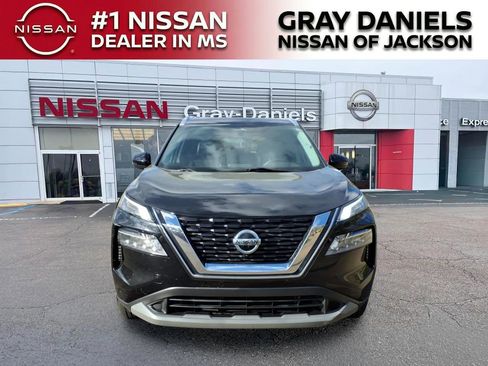 Used 2021 Nissan Rogue SV w/ Premium Package image 2
