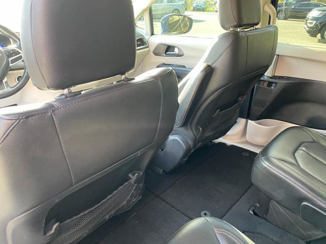 Used 2020 Chrysler Pacifica Touring-L FWD image 23