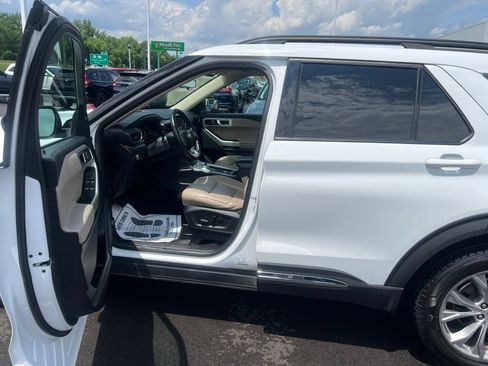 Used 2021 Ford Explorer XLT w/ Equipment Group 202A AWD/4WD image 10