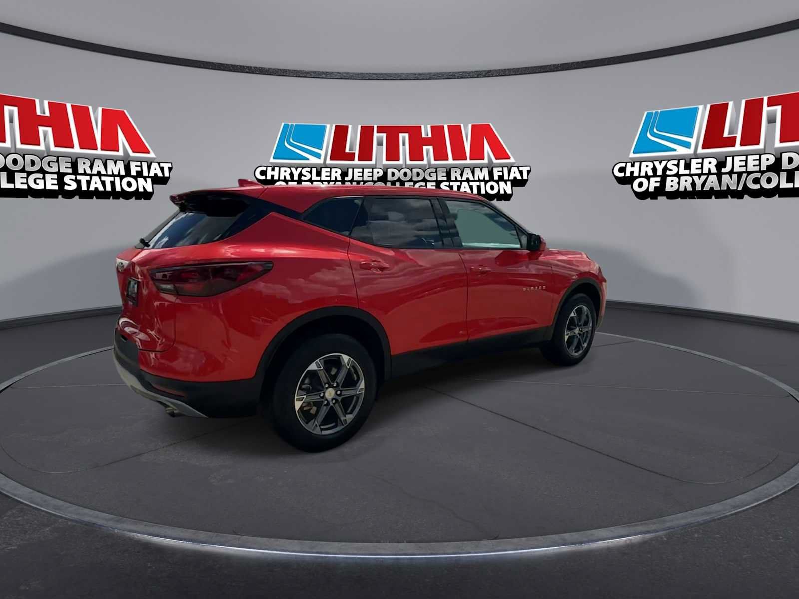 Used 2025 Chevrolet Blazer LT FWD image 8