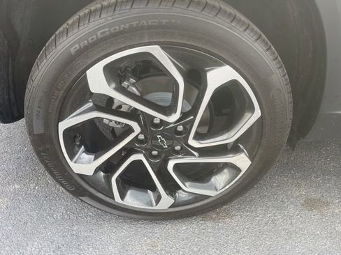 Used 2025 Chevrolet Trax RS w/ Sunroof Package FWD image 8