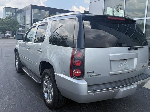 Used 2011 GMC Yukon Denali AWD/4WD image 10
