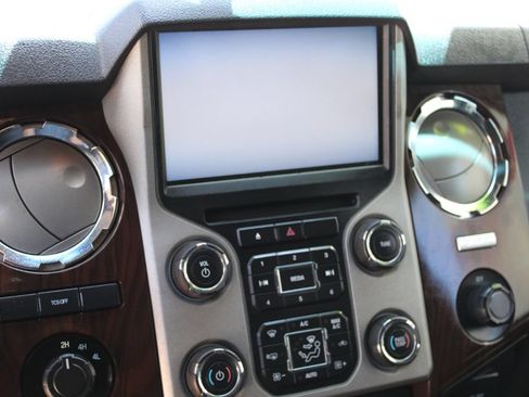 Used 2016 Ford F350 Lariat w/ Lariat Interior Package AWD/4WD image 12