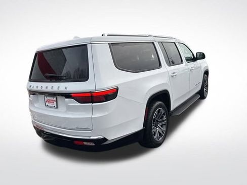 Used 2023 Jeep Wagoneer L Series II image 5