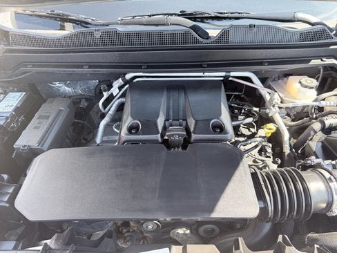Used 2025 Chevrolet Colorado Trail Boss AWD/4WD image 24