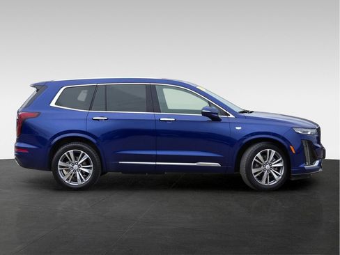 Used 2025 Cadillac XT6 Premium Luxury AWD/4WD image 4