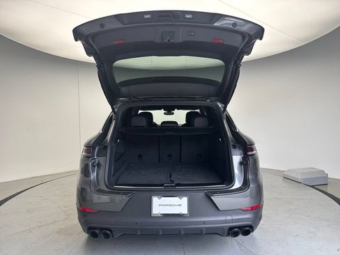 Certified 2024 Porsche Cayenne AWD/4WD image 5