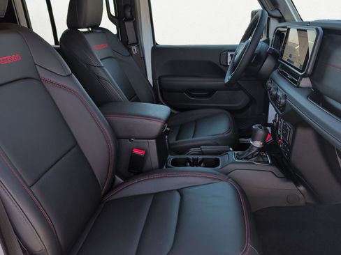 Used 2025 Jeep Gladiator Rubicon AWD/4WD image 15