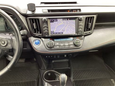 Used 2017 Toyota RAV4 SE image 11
