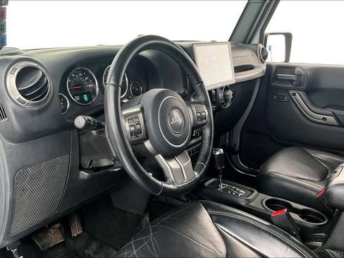 Used 2018 Jeep Wrangler Unlimited Sahara AWD/4WD image 15