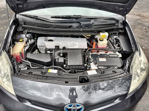 Used 2014 Toyota Prius Two image 32