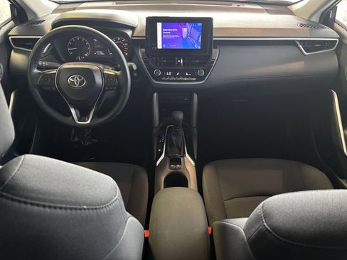 Used 2025 Toyota Corolla Cross LE image 32