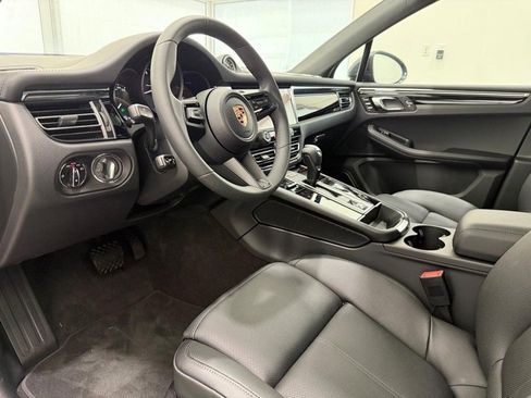 New 2025 Porsche Macan image 4