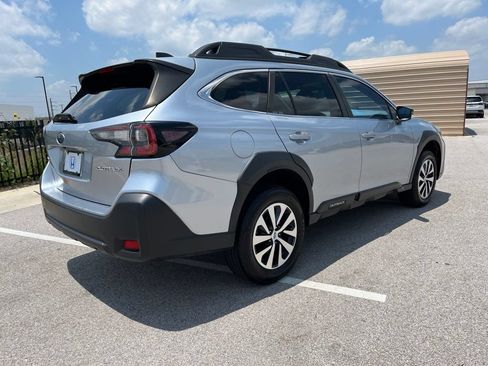 Used 2023 Subaru Outback Premium AWD/4WD image 4