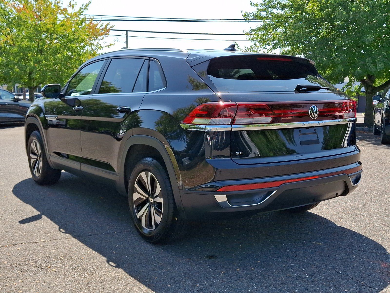 Certified 2024 Volkswagen Atlas Cross Sport SE FWD image 4