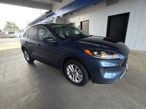 Used 2020 Ford Escape SE FWD image 4