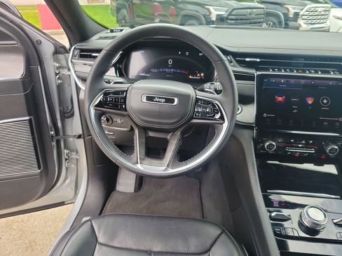 Used 2023 Jeep Grand Cherokee L Overland AWD/4WD image 18