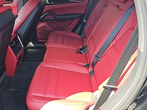 Used 2022 Porsche Cayenne image 14