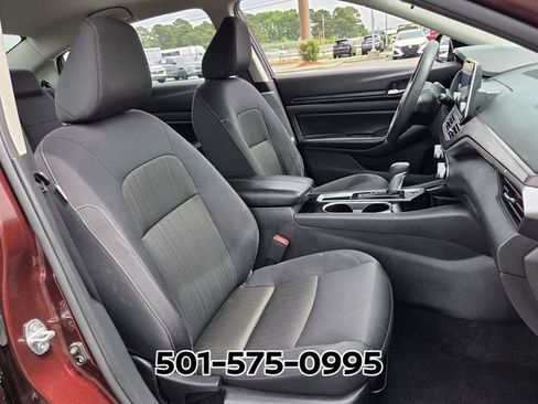 Used 2024 Nissan Altima 2.5 SV FWD image 17