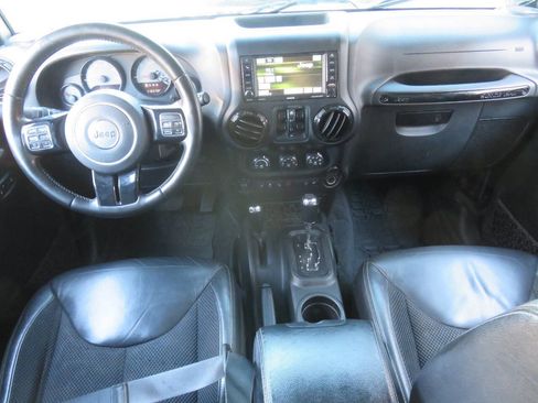 Used 2017 Jeep Wrangler Unlimited Sahara image 16