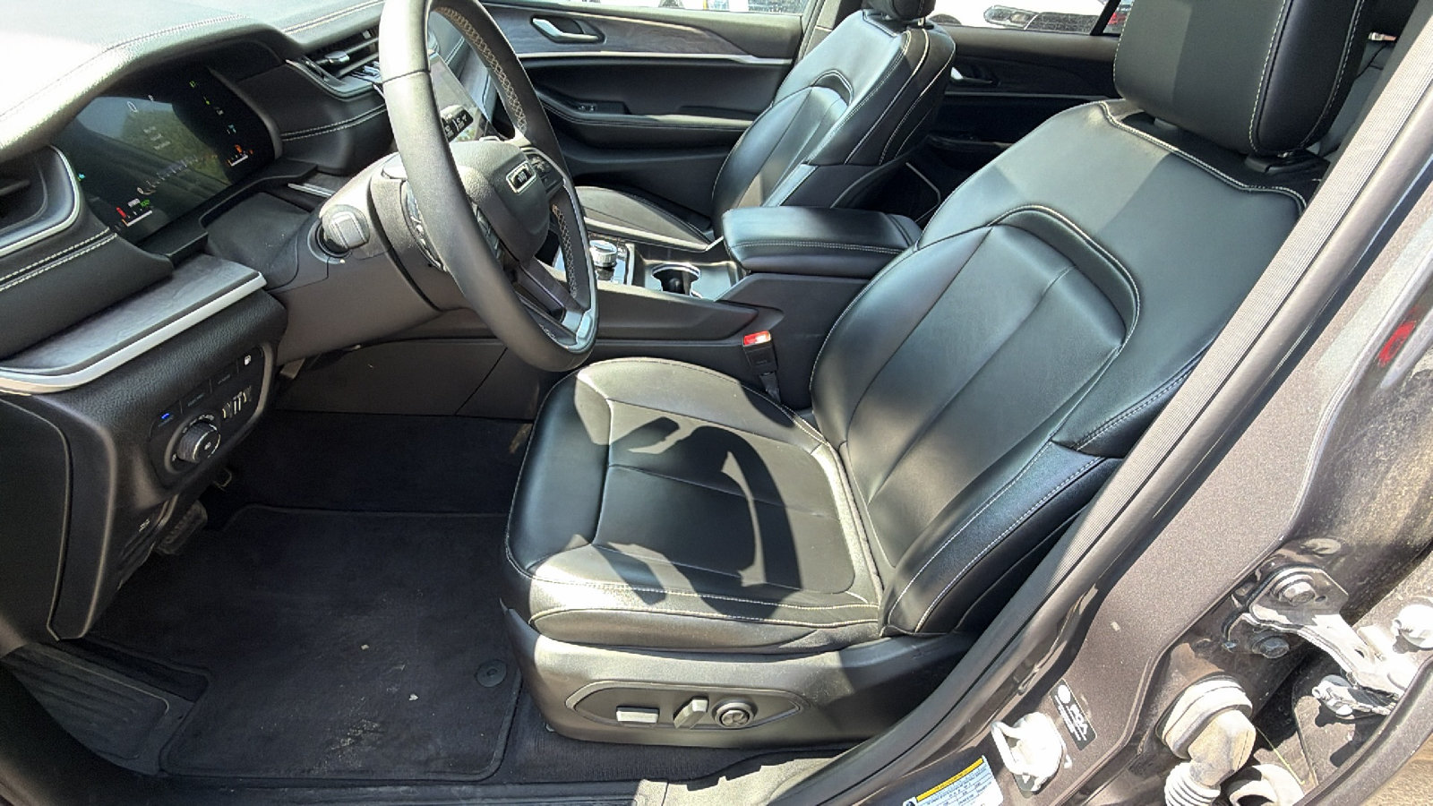Used 2024 Jeep Grand Cherokee Limited 4xe AWD/4WD image 17