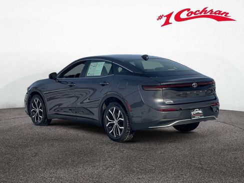 Used 2023 Toyota Crown XLE image 5