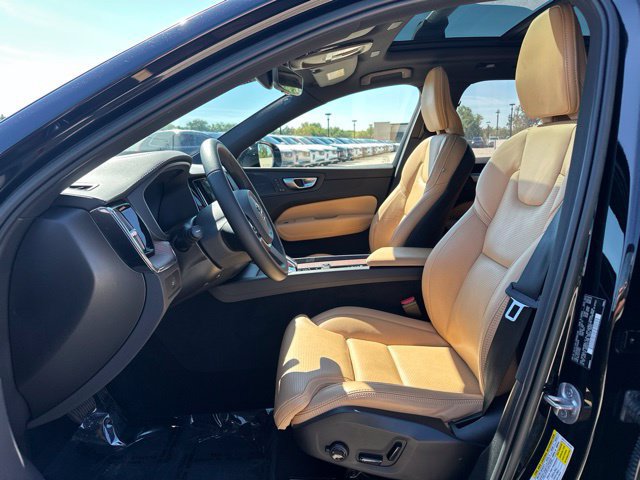 Certified 2023 Volvo XC60 B6 Ultimate w/ Protection Package Premier AWD/4WD image 18