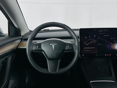 Used 2023 Tesla Model 3 Standard Range image 17
