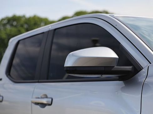 Used 2025 Toyota Tacoma SR5 AWD/4WD image 13