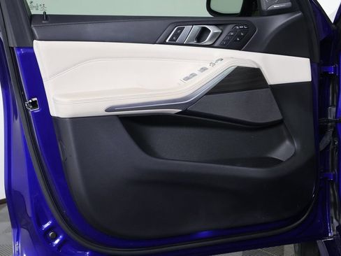 Used 2023 BMW X7 M60i w/ Executive Package image 13