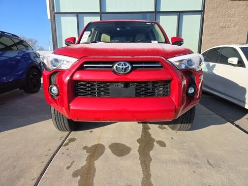 Used 2024 Toyota 4Runner SR5 Premium w/ SR5 Premium Package image 8