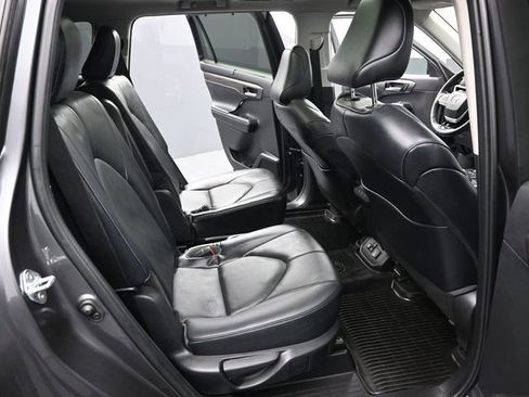 Used 2023 Toyota Highlander Platinum image 34