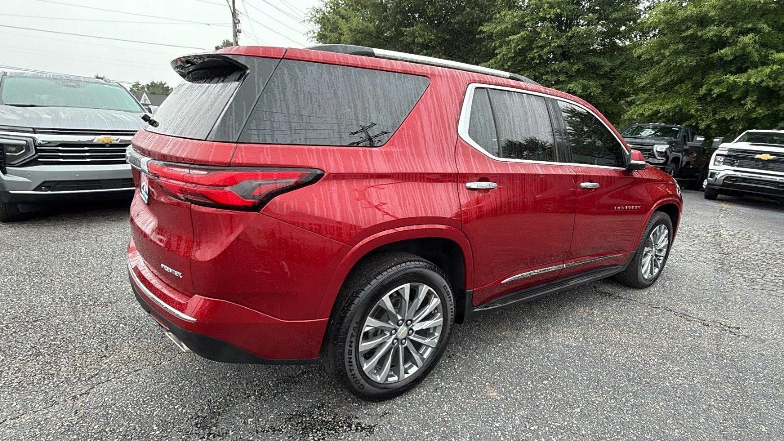 Used 2023 Chevrolet Traverse Premier FWD image 9