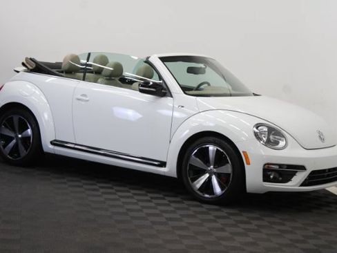 Used 2015 Volkswagen Beetle R-Line FWD image 4