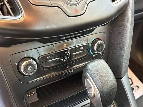Used 2018 Ford Focus SE FWD image 17