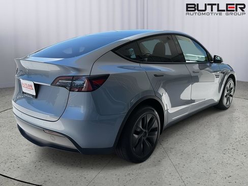 Used 2024 Tesla Model Y Long Range RWD image 6