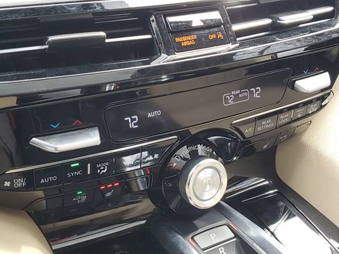Used 2025 Acura MDX FWD image 19