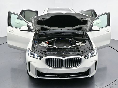 Used 2024 BMW X5 xDrive40i w/ Premium Package image 40