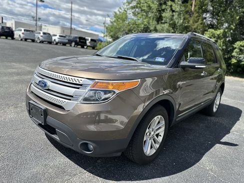 Used 2015 Ford Explorer XLT w/ Equipment Group 202B AWD/4WD image 4