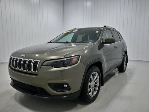 Used 2019 Jeep Cherokee Latitude Plus w/ Comfort/Convenience Group AWD/4WD image 26